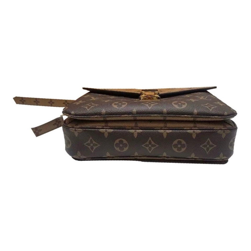 LOUIS VUITTON Pochette Metis